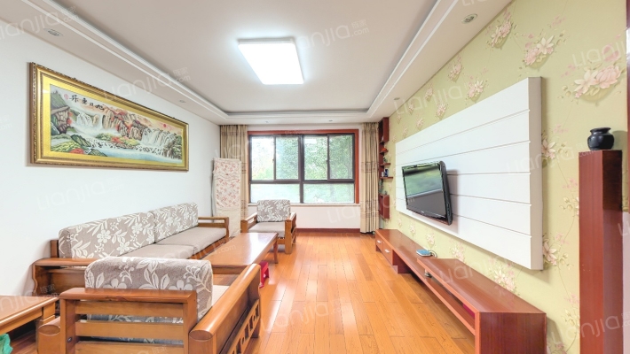 世博名邸二手房实景图