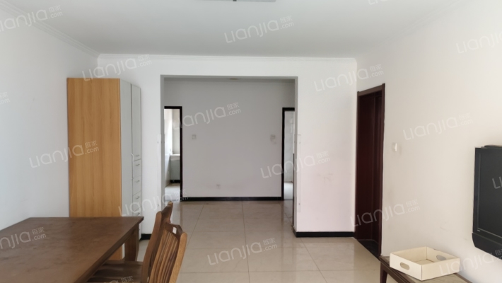 南北通透三居，中间楼层，房本满五，税费低。-餐厅