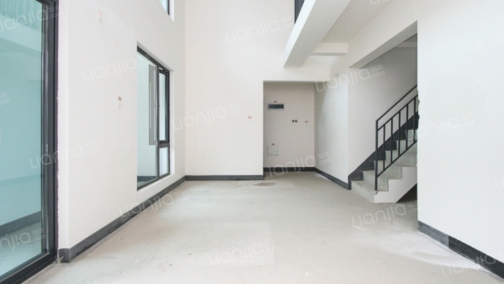 渝开发南樾天宸二手房实景图