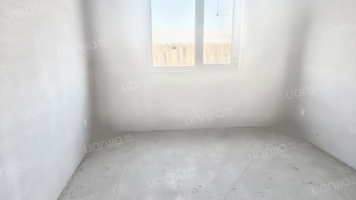 急售三利东区大三居，毛坯，价格美丽-卧室C