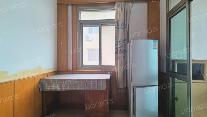 范阳路单位家属院职教中间楼层南北通透三居出售-餐厅