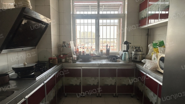 正规三居 南北通透 采光好配套设施齐-厨房