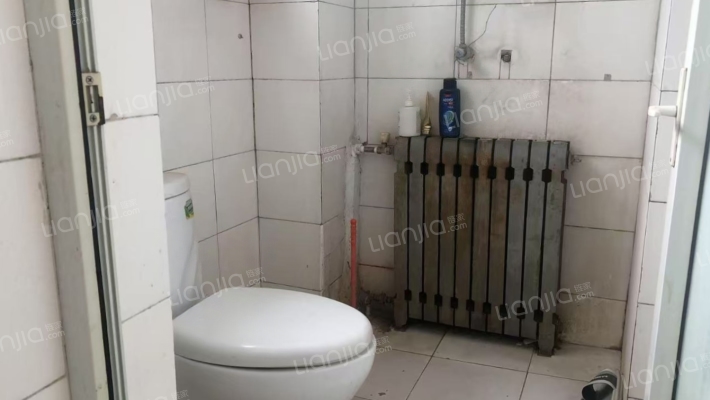 南北通透格局好，中间楼层，集中供暖，配套齐全-卫生间