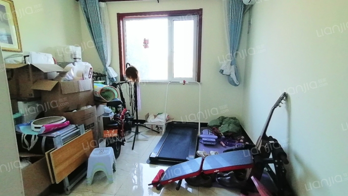 火车站 南北通透三居 精装 拎包入住-卧室C