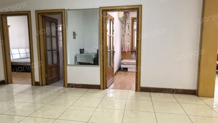 桃园路 火车站西边 南北通透大两居出售-餐厅