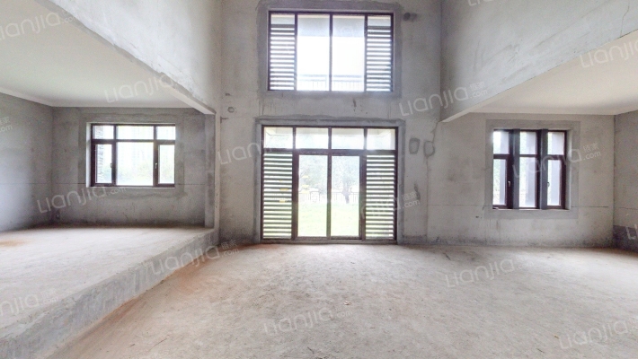 驿山高尔夫二手房实景图