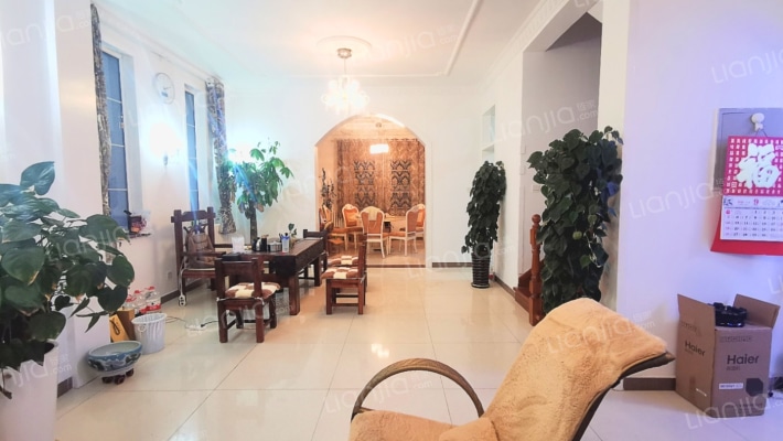 70年大产权，房证满二，次新房，通勤北京，交通方便。-客厅A