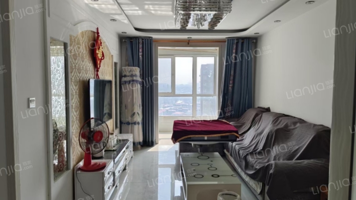 小区清净，在楼上就能看到大石桥批发市场，有838车-客厅