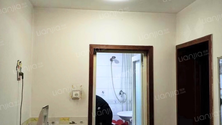 紫晨小区 房本满五  看房方便-卫生间