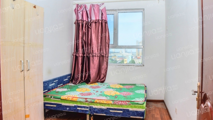 开发区 公园旁 精装修3居室 南北通透 满五唯一-卧室A