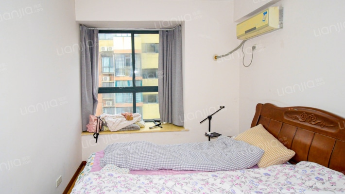 佳田塞纳城 交通便利 小区环境干净舒适 适合居住-卧室A