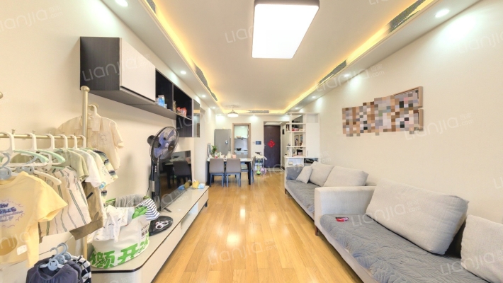 卓越蔚蓝郡二手房实景图