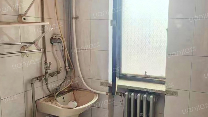 铁道部建厂局 机械总队 中间楼层 南北通透两居-卫生间