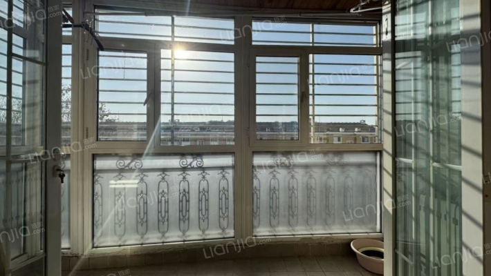 德信公园旁边 跃层户型方正 集中供暖 生活方便-阳台B