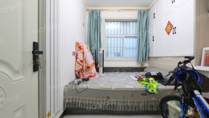 普罗旺斯 一楼带院  有证满两年 家具家电都拎包入住-卧室C