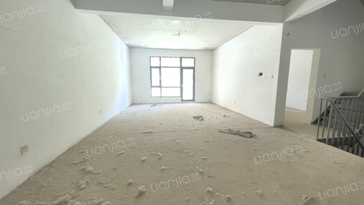 此房产证满二，大花园，带车库，诚意出售。-客厅B