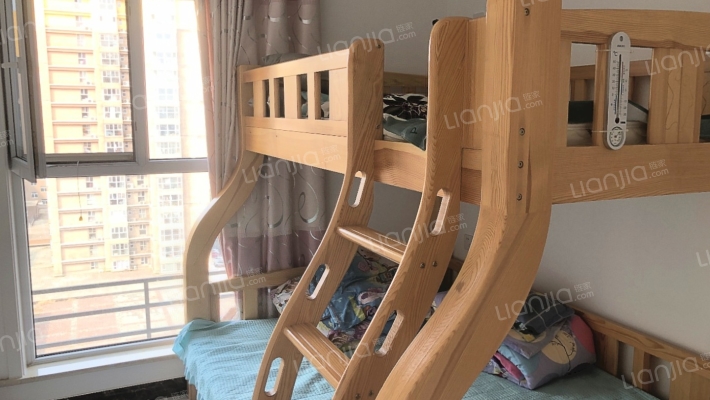 此房四中片区，朝南的户型已经装修，楼层好，视野好-卧室B