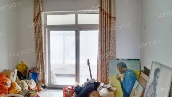 此房满五唯一 毛坯 南北通透 上下三层有前花园 后菜园-卧室C