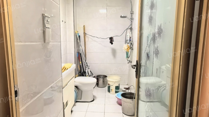 二康旁 建设路上 电梯房 精装三居-卫生间