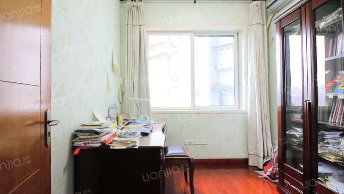 房子位于上江北好的地段位置好交通方便配套设施完善-卧室D