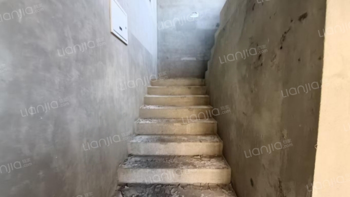 丹佛尔湾 4室2厅 南 北-楼梯间