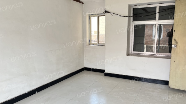 南关 独门独院 可以过户 商品房-卧室A