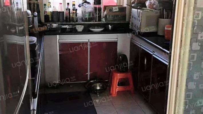 小区交通便利，配套服务完整，绿化优秀-厨房