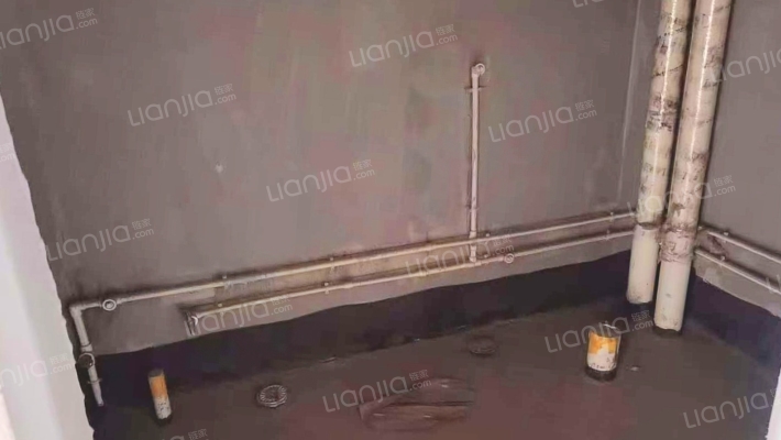 房子满五唯一，毛坯房全阳格局。楼层好。小区环境优美-卫生间