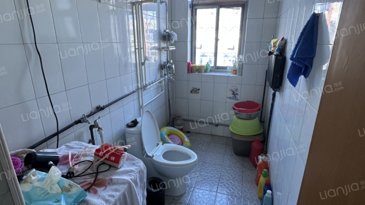 二康西侧，南北通透三居，次顶层，范阳路沿线-卫生间