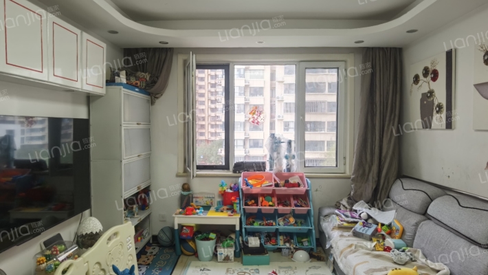 水岸花城，一线河景美宅，标准现房，即买即住-客厅