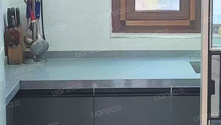 .南北通透四居室 2.精装修 3.采光视野好 4.配套齐全-厨房