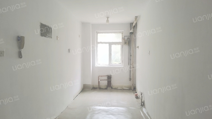 水岸花城，大社区，集体供暖，出行方便。-厨房