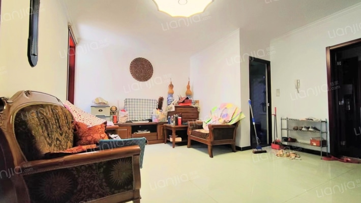 优质精装三居，中间楼层，业主诚意卖-客厅