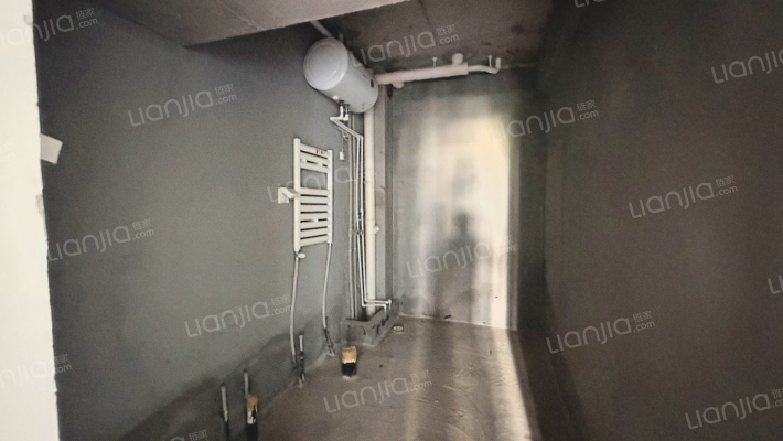 鸿坤理想尔湾 4室2厅 南 北-卫生间A