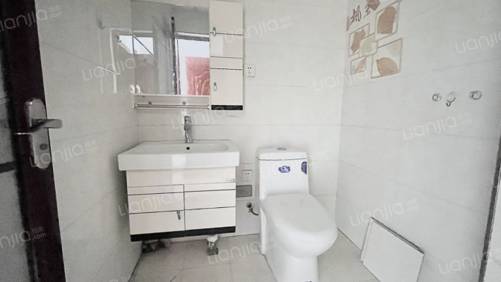 天龙小区电梯房三居，二康医院，宜佳旺。-卫生间B