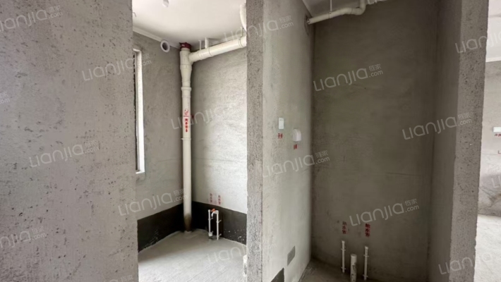 华阳东路品质社区凤麟府小洋房三居出售-卫生间A