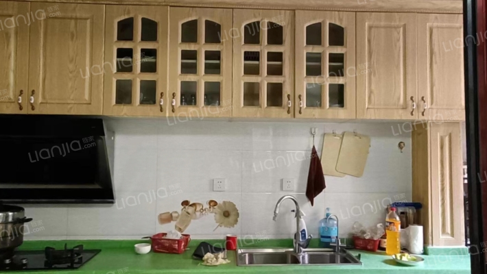 此房南北通透洋房，精装修拎包入住， 交通便利-厨房