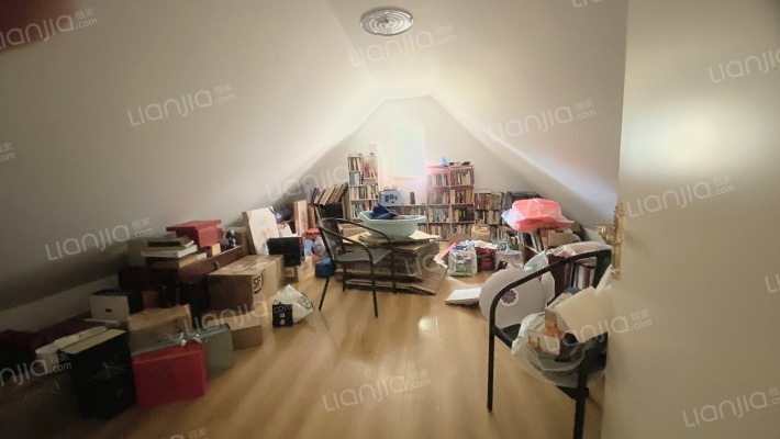 独栋别墅 精装 房子满五唯一 高尔夫别墅区 小区环境好-阁楼