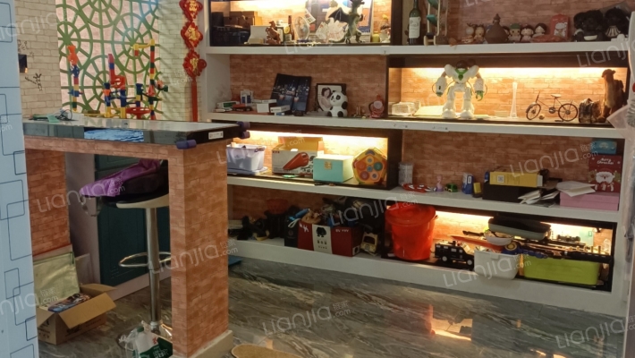 冠云路南侧  精装两居室  户型方正   楼层视野好-餐厅