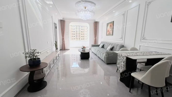 急售，精装未住。户型方正采光视野佳-客厅