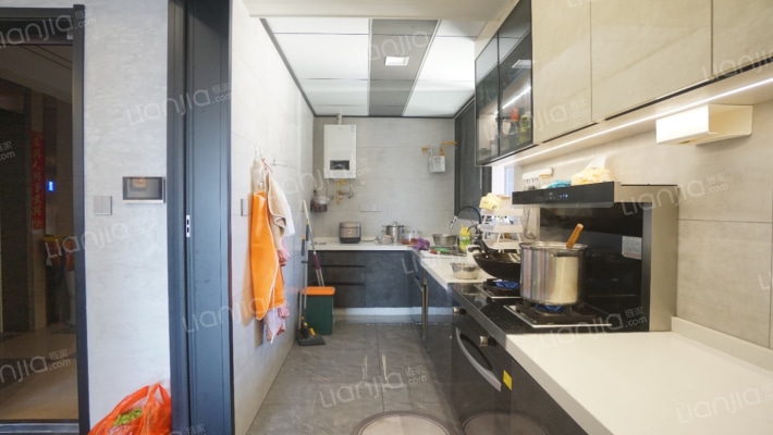 西区大地坡邦泰天誉二期精装3室带车位拎包入住-厨房