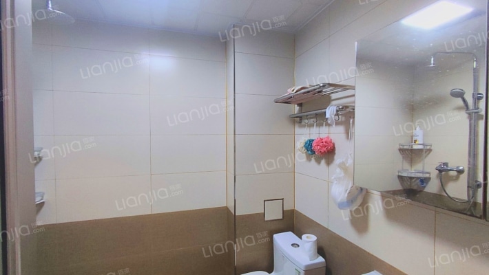 主卧转角窗 精装修 东户 俯瞰小区 视野开阔-卫生间