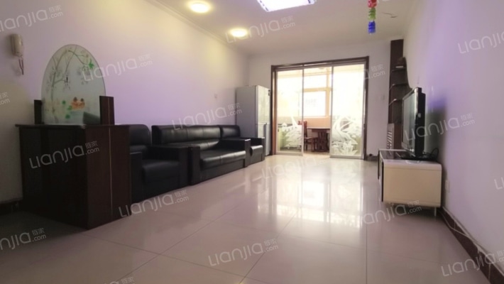 南北通透3居室，带地下室，干净整洁-客厅