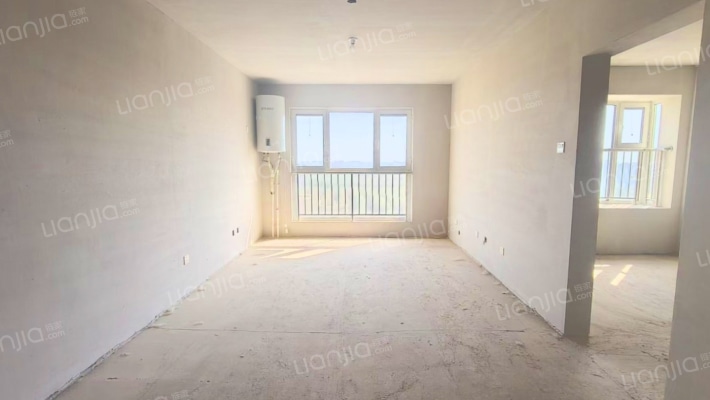 急售三利C区朝南两居，毛坯，价格可叨-客厅