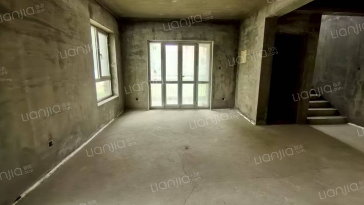 东京都高尔夫 独栋别墅 临水系 大院子 客厅带挑空-餐厅