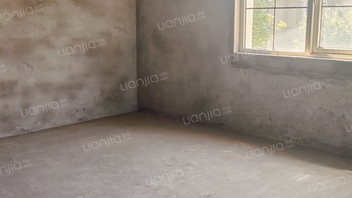 此房满五年  南北通透户型方正  毛坯随意装-卧室A