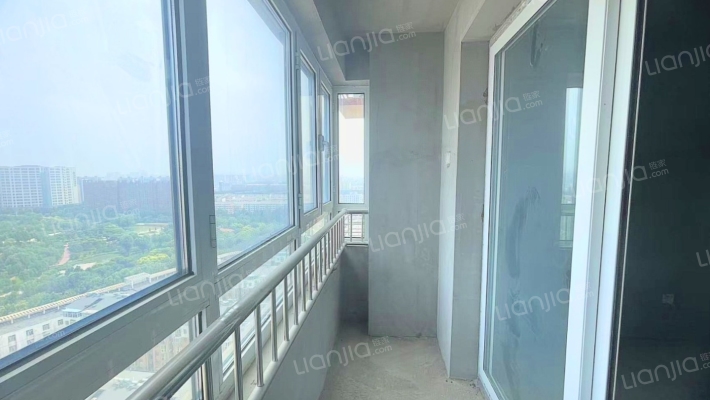 德信公园旁，中医院边上，配套齐全，三居室-阳台