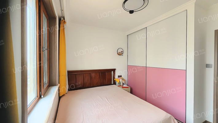 南北大三居，总价低，房本满二，税费少，-卧室B