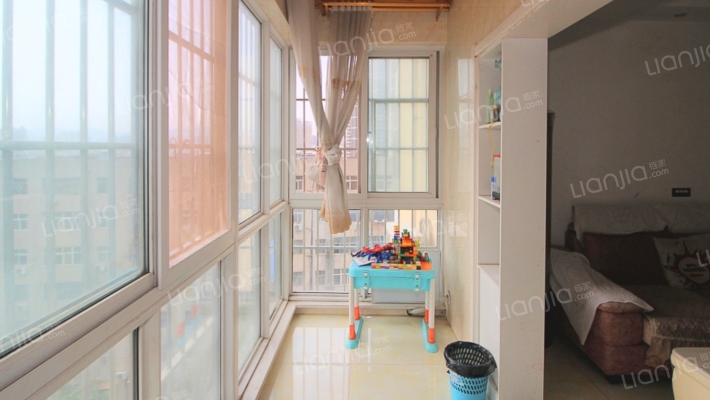 龙腾国际127平3室精装有证餐客一体带阳台-阳台