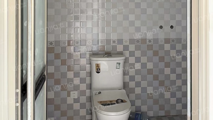 水岸花城，一线河景美宅，标准现房，即买即住-卫生间